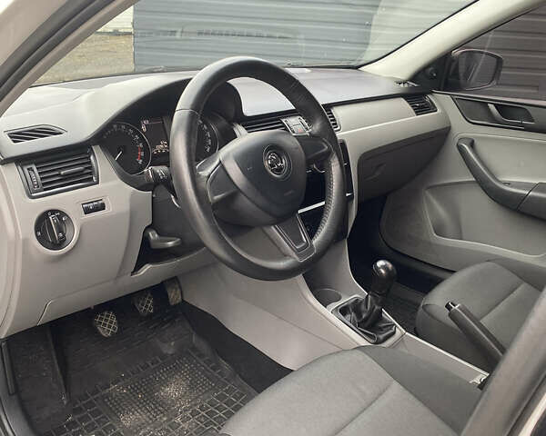 Білий Шкода Рапід, об'ємом двигуна 1.42 л та пробігом 235 тис. км за 6700 $, фото 12 на Automoto.ua