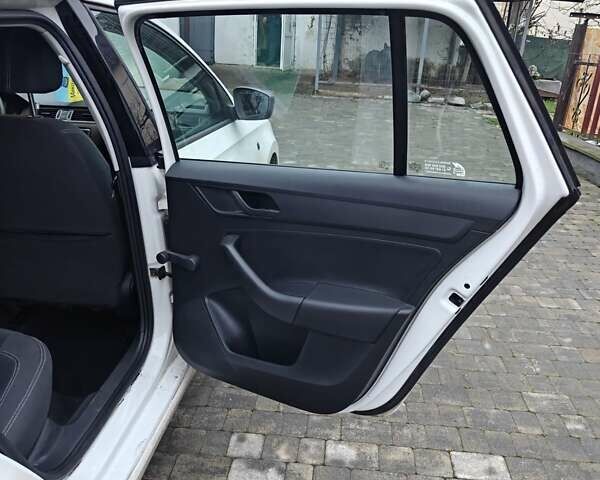 Белый Шкода Рапид, объемом двигателя 1.6 л и пробегом 207 тыс. км за 7500 $, фото 10 на Automoto.ua