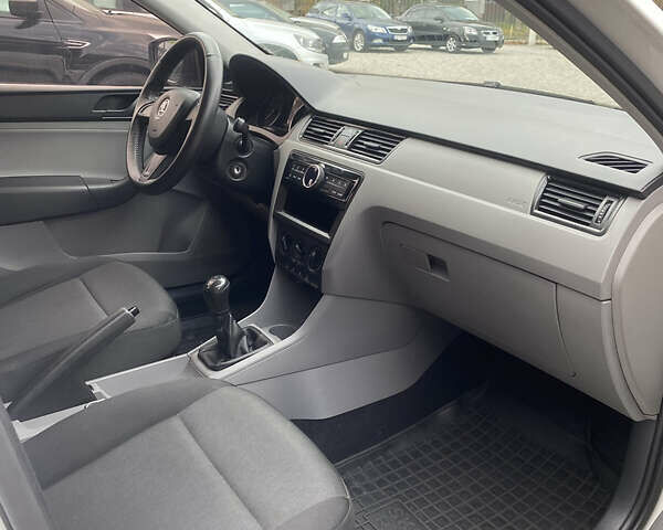 Білий Шкода Рапід, об'ємом двигуна 1.42 л та пробігом 235 тис. км за 6700 $, фото 15 на Automoto.ua