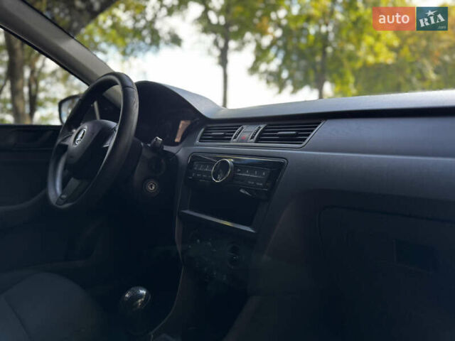 Белый Шкода Рапид, объемом двигателя 1.4 л и пробегом 230 тыс. км за 5800 $, фото 20 на Automoto.ua