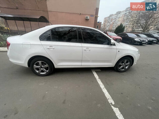 Білий Шкода Рапід, об'ємом двигуна 1.2 л та пробігом 209 тис. км за 6700 $, фото 3 на Automoto.ua
