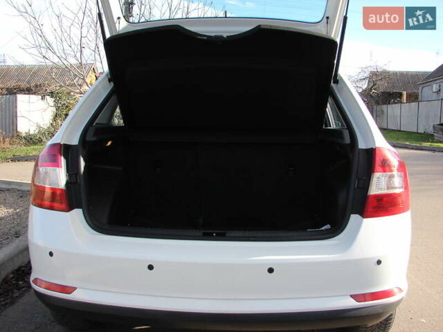 Білий Шкода Рапід, об'ємом двигуна 1.6 л та пробігом 225 тис. км за 7700 $, фото 21 на Automoto.ua