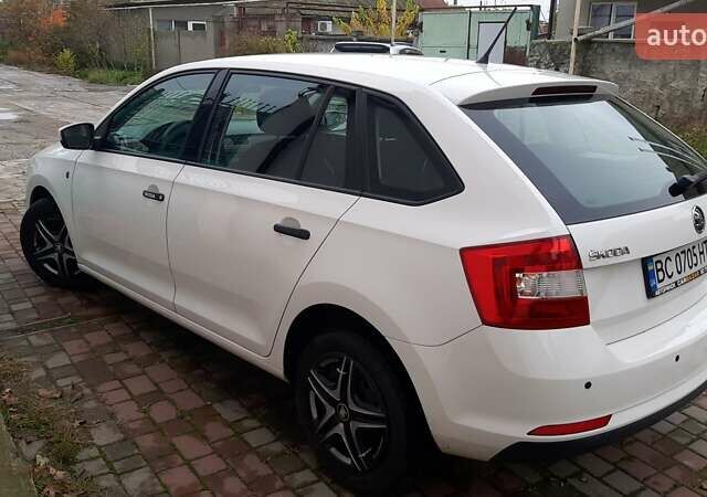 Белый Шкода Рапид, объемом двигателя 1.6 л и пробегом 223 тыс. км за 8300 $, фото 3 на Automoto.ua