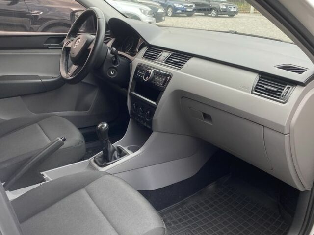 Белый Шкода Рапид, объемом двигателя 1.4 л и пробегом 235 тыс. км за 6700 $, фото 14 на Automoto.ua