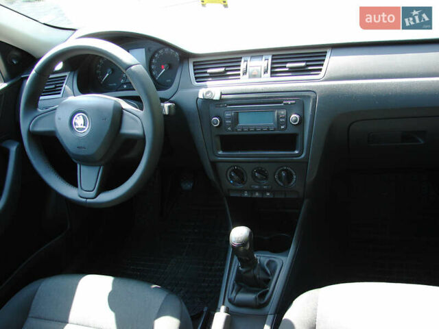 Белый Шкода Рапид, объемом двигателя 1.6 л и пробегом 223 тыс. км за 8300 $, фото 16 на Automoto.ua