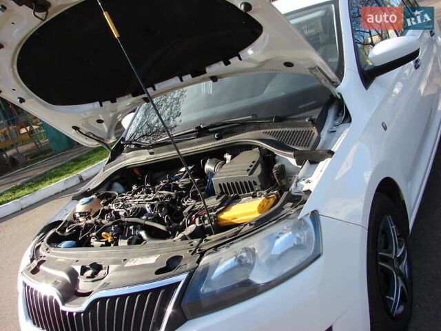 Білий Шкода Рапід, об'ємом двигуна 1.6 л та пробігом 225 тис. км за 7700 $, фото 23 на Automoto.ua