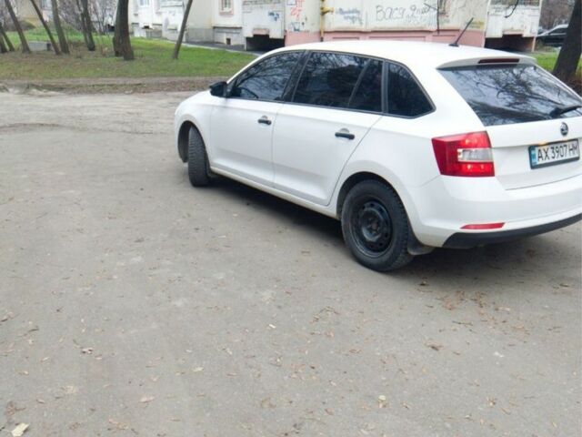 Белый Шкода Рапид, объемом двигателя 1.6 л и пробегом 200 тыс. км за 7600 $, фото 2 на Automoto.ua