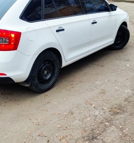 Белый Шкода Рапид, объемом двигателя 1.6 л и пробегом 200 тыс. км за 7600 $, фото 1 на Automoto.ua