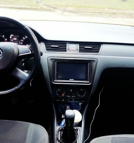 Белый Шкода Рапид, объемом двигателя 1.6 л и пробегом 200 тыс. км за 7600 $, фото 4 на Automoto.ua