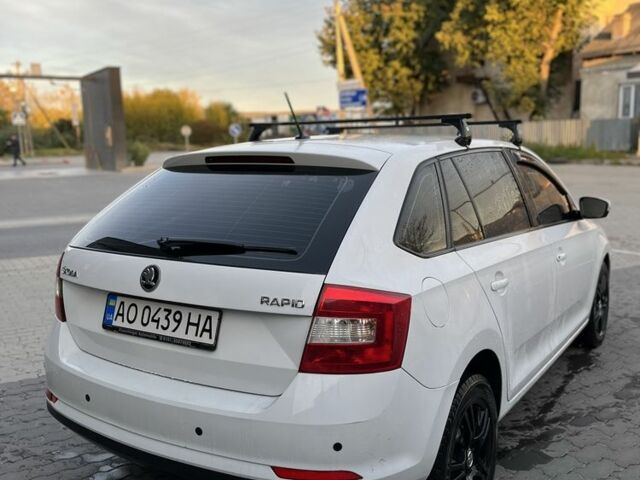 Белый Шкода Рапид, объемом двигателя 1.4 л и пробегом 280 тыс. км за 5999 $, фото 2 на Automoto.ua