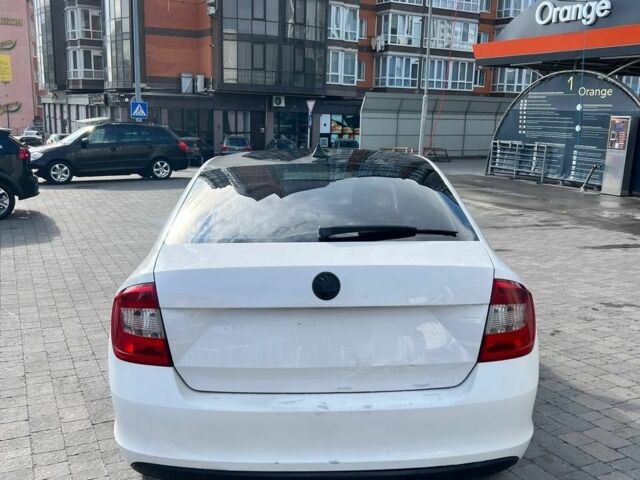 Белый Шкода Рапид, объемом двигателя 1.6 л и пробегом 350 тыс. км за 5300 $, фото 2 на Automoto.ua