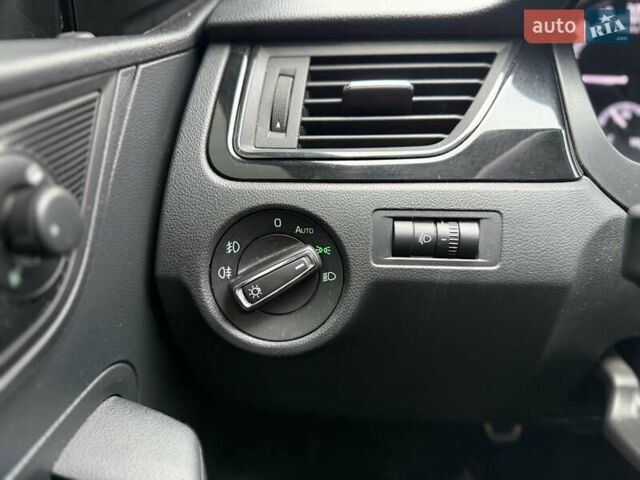 Белый Шкода Рапид, объемом двигателя 1.6 л и пробегом 249 тыс. км за 10900 $, фото 20 на Automoto.ua