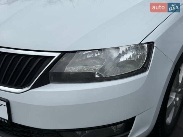 Белый Шкода Рапид, объемом двигателя 1.6 л и пробегом 249 тыс. км за 10900 $, фото 4 на Automoto.ua