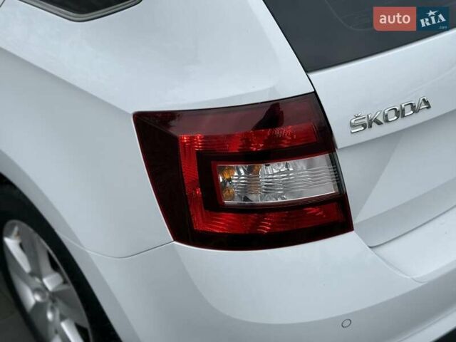 Белый Шкода Рапид, объемом двигателя 1.6 л и пробегом 249 тыс. км за 10900 $, фото 8 на Automoto.ua