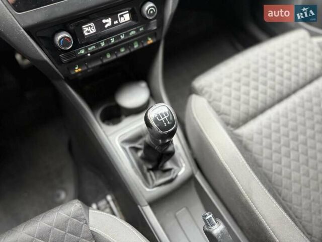 Белый Шкода Рапид, объемом двигателя 1.6 л и пробегом 249 тыс. км за 10900 $, фото 29 на Automoto.ua