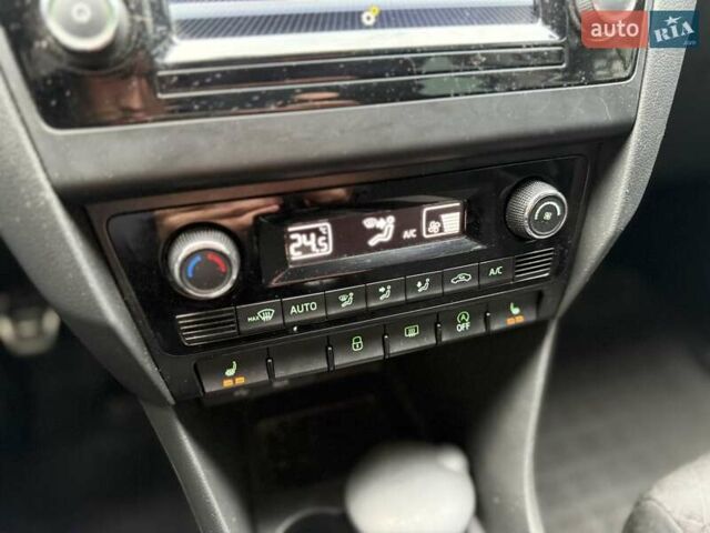 Белый Шкода Рапид, объемом двигателя 1.6 л и пробегом 249 тыс. км за 9500 $, фото 28 на Automoto.ua