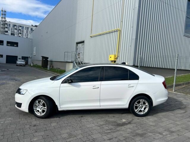 Белый Шкода Рапид, объемом двигателя 1.6 л и пробегом 350 тыс. км за 5300 $, фото 4 на Automoto.ua