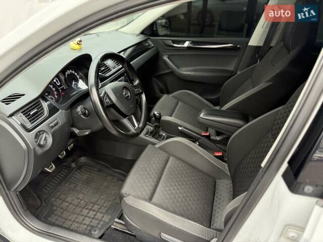 Белый Шкода Рапид, объемом двигателя 1.6 л и пробегом 249 тыс. км за 10900 $, фото 18 на Automoto.ua