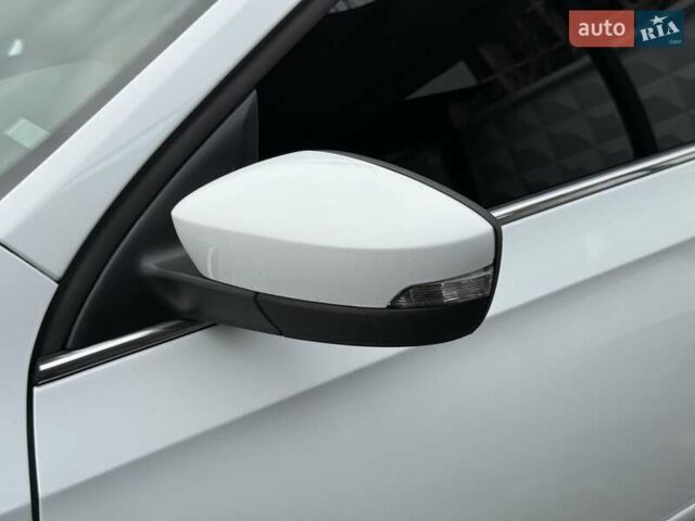 Белый Шкода Рапид, объемом двигателя 1.6 л и пробегом 249 тыс. км за 10900 $, фото 5 на Automoto.ua