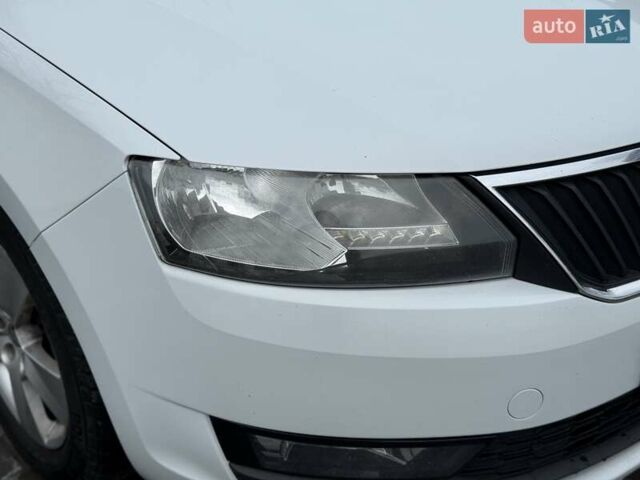 Белый Шкода Рапид, объемом двигателя 1.6 л и пробегом 249 тыс. км за 10900 $, фото 15 на Automoto.ua