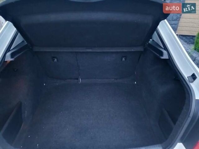 Белый Шкода Рапид, объемом двигателя 1.2 л и пробегом 220 тыс. км за 7500 $, фото 4 на Automoto.ua