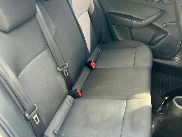 Белый Шкода Рапид, объемом двигателя 1.6 л и пробегом 350 тыс. км за 5300 $, фото 7 на Automoto.ua