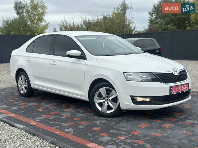 Белый Шкода Рапид, объемом двигателя 1.6 л и пробегом 220 тыс. км за 9800 $, фото 7 на Automoto.ua