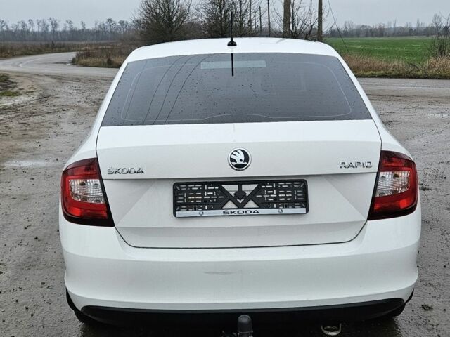 Белый Шкода Рапид, объемом двигателя 0 л и пробегом 255 тыс. км за 8200 $, фото 1 на Automoto.ua