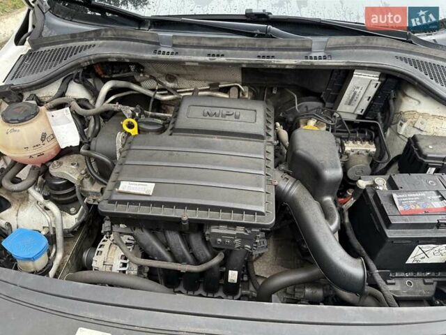 Белый Шкода Рапид, объемом двигателя 1.6 л и пробегом 226 тыс. км за 10000 $, фото 16 на Automoto.ua