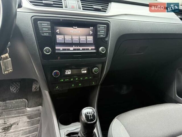 Белый Шкода Рапид, объемом двигателя 1.6 л и пробегом 226 тыс. км за 10000 $, фото 12 на Automoto.ua