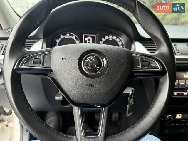 Белый Шкода Рапид, объемом двигателя 1.6 л и пробегом 226 тыс. км за 10000 $, фото 14 на Automoto.ua