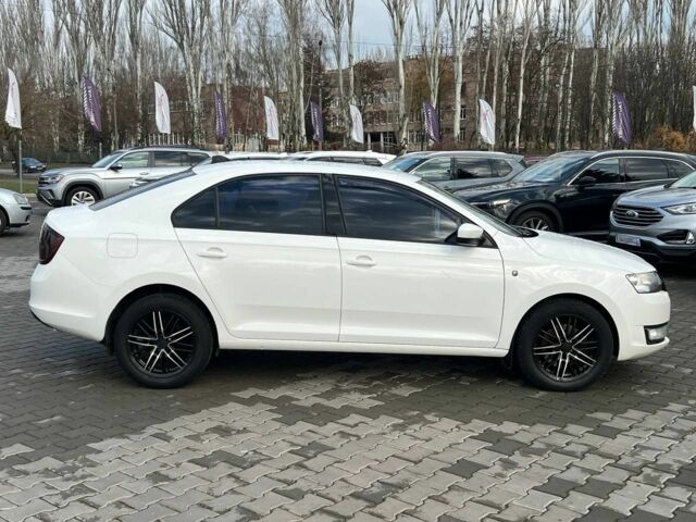 Белый Шкода Рапид, объемом двигателя 1.6 л и пробегом 189 тыс. км за 7900 $, фото 6 на Automoto.ua