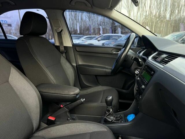 Белый Шкода Рапид, объемом двигателя 1.6 л и пробегом 189 тыс. км за 7900 $, фото 17 на Automoto.ua