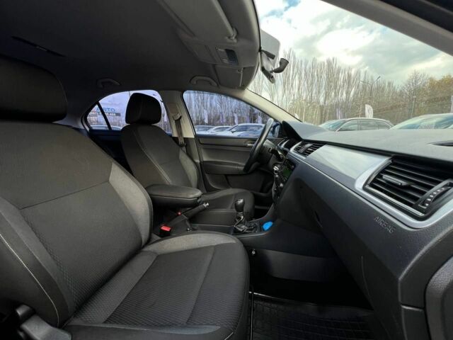 Белый Шкода Рапид, объемом двигателя 1.6 л и пробегом 189 тыс. км за 7900 $, фото 16 на Automoto.ua