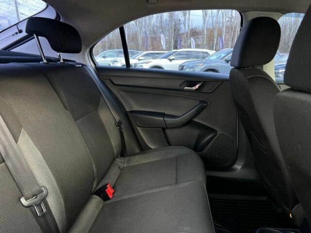 Белый Шкода Рапид, объемом двигателя 1.6 л и пробегом 189 тыс. км за 7900 $, фото 18 на Automoto.ua