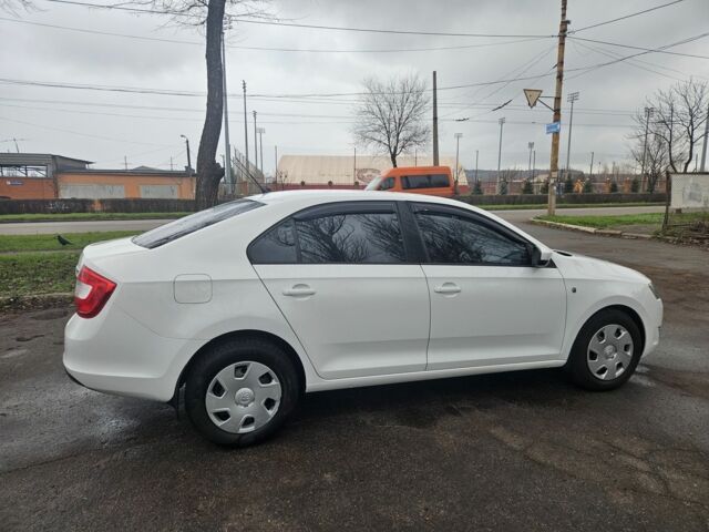 Білий Шкода Рапід, об'ємом двигуна 1.2 л та пробігом 110 тис. км за 7800 $, фото 5 на Automoto.ua