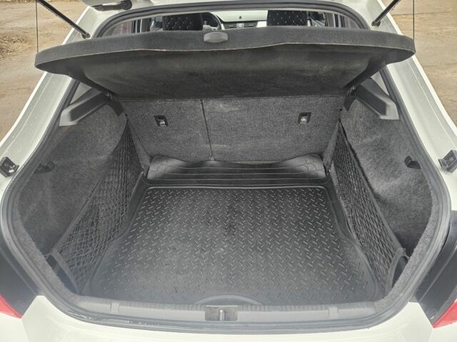 Білий Шкода Рапід, об'ємом двигуна 1.2 л та пробігом 110 тис. км за 7800 $, фото 17 на Automoto.ua