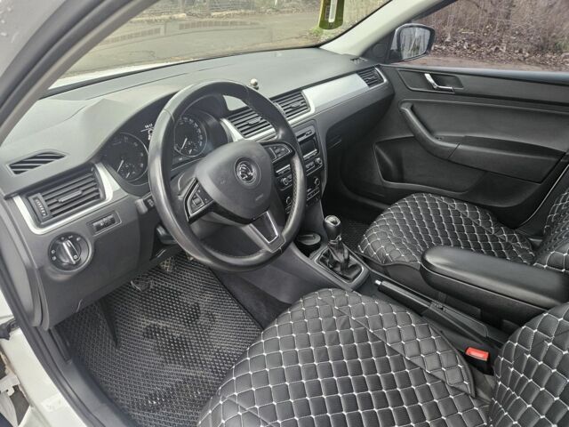 Білий Шкода Рапід, об'ємом двигуна 1.2 л та пробігом 110 тис. км за 7800 $, фото 9 на Automoto.ua