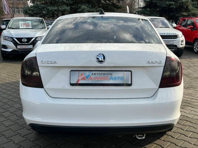 Белый Шкода Рапид, объемом двигателя 1.6 л и пробегом 189 тыс. км за 7900 $, фото 5 на Automoto.ua