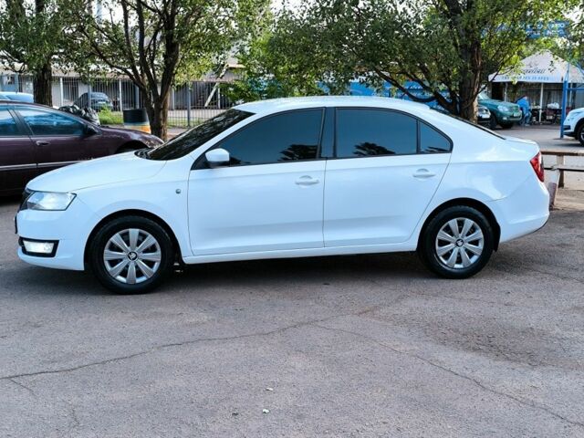 Білий Шкода Рапід, об'ємом двигуна 1.6 л та пробігом 189 тис. км за 7400 $, фото 4 на Automoto.ua