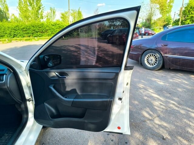 Білий Шкода Рапід, об'ємом двигуна 1.6 л та пробігом 189 тис. км за 7400 $, фото 11 на Automoto.ua