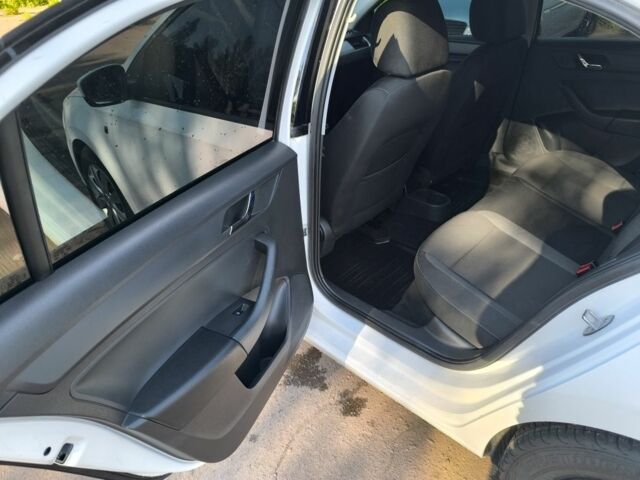 Білий Шкода Рапід, об'ємом двигуна 1.6 л та пробігом 189 тис. км за 7400 $, фото 19 на Automoto.ua