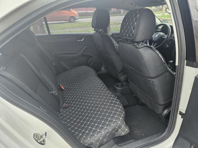 Білий Шкода Рапід, об'ємом двигуна 1.2 л та пробігом 110 тис. км за 7800 $, фото 15 на Automoto.ua