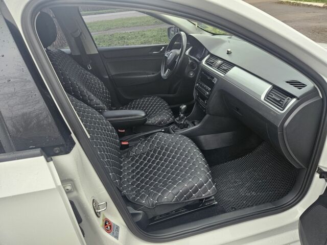 Білий Шкода Рапід, об'ємом двигуна 1.2 л та пробігом 110 тис. км за 7800 $, фото 14 на Automoto.ua