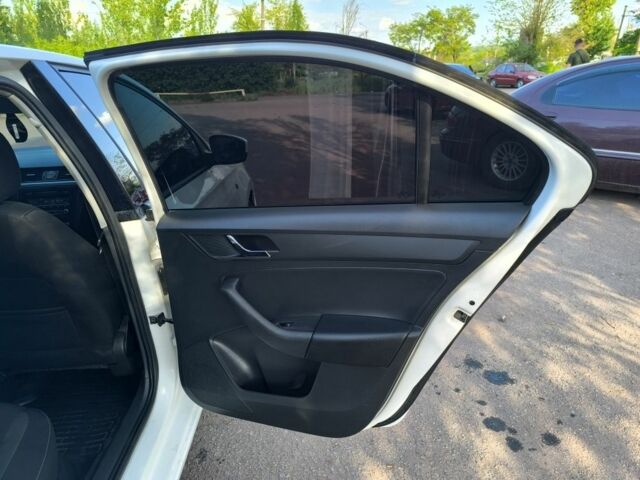 Білий Шкода Рапід, об'ємом двигуна 1.6 л та пробігом 189 тис. км за 7400 $, фото 12 на Automoto.ua