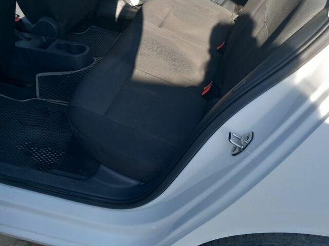 Белый Шкода Рапид, объемом двигателя 1.6 л и пробегом 235 тыс. км за 7500 $, фото 6 на Automoto.ua