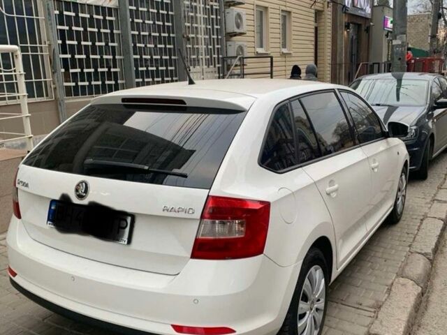 Белый Шкода Рапид, объемом двигателя 1.2 л и пробегом 154 тыс. км за 7500 $, фото 3 на Automoto.ua