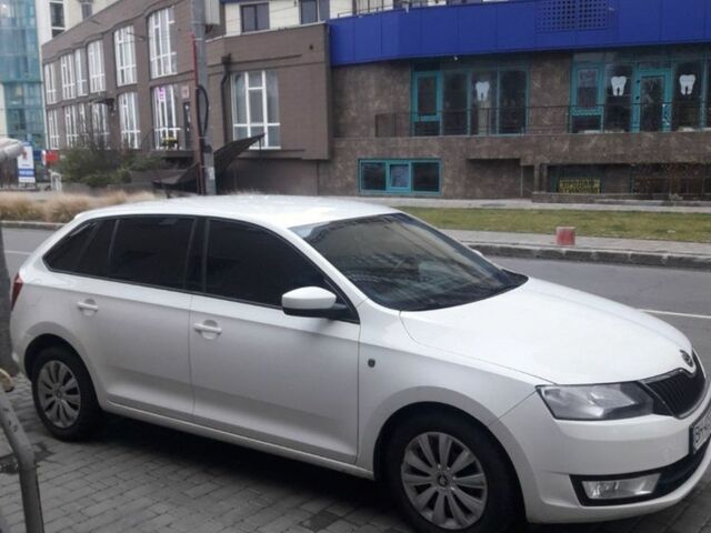 Белый Шкода Рапид, объемом двигателя 1.2 л и пробегом 154 тыс. км за 7500 $, фото 2 на Automoto.ua