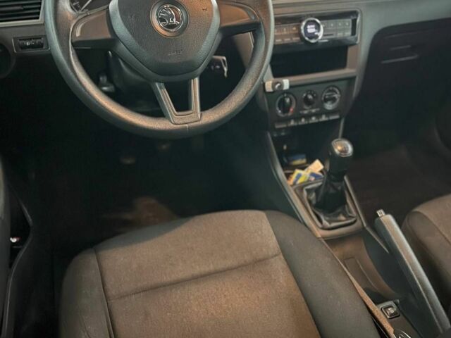 Білий Шкода Рапід, об'ємом двигуна 0 л та пробігом 244 тис. км за 7500 $, фото 6 на Automoto.ua