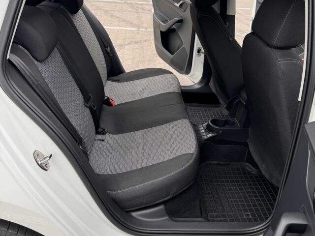 Білий Шкода Рапід, об'ємом двигуна 1.2 л та пробігом 153 тис. км за 8200 $, фото 19 на Automoto.ua